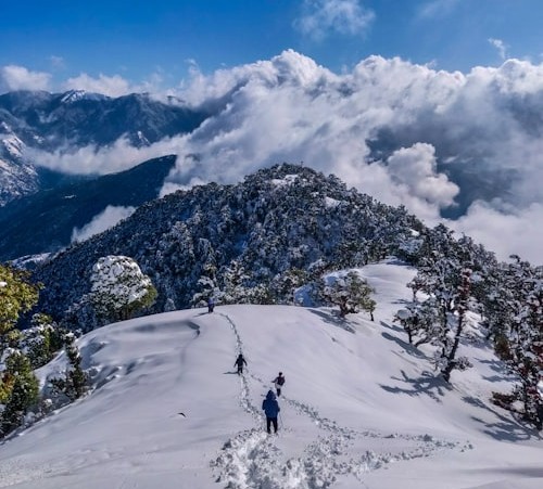 Ghaziabad to Manali taxi